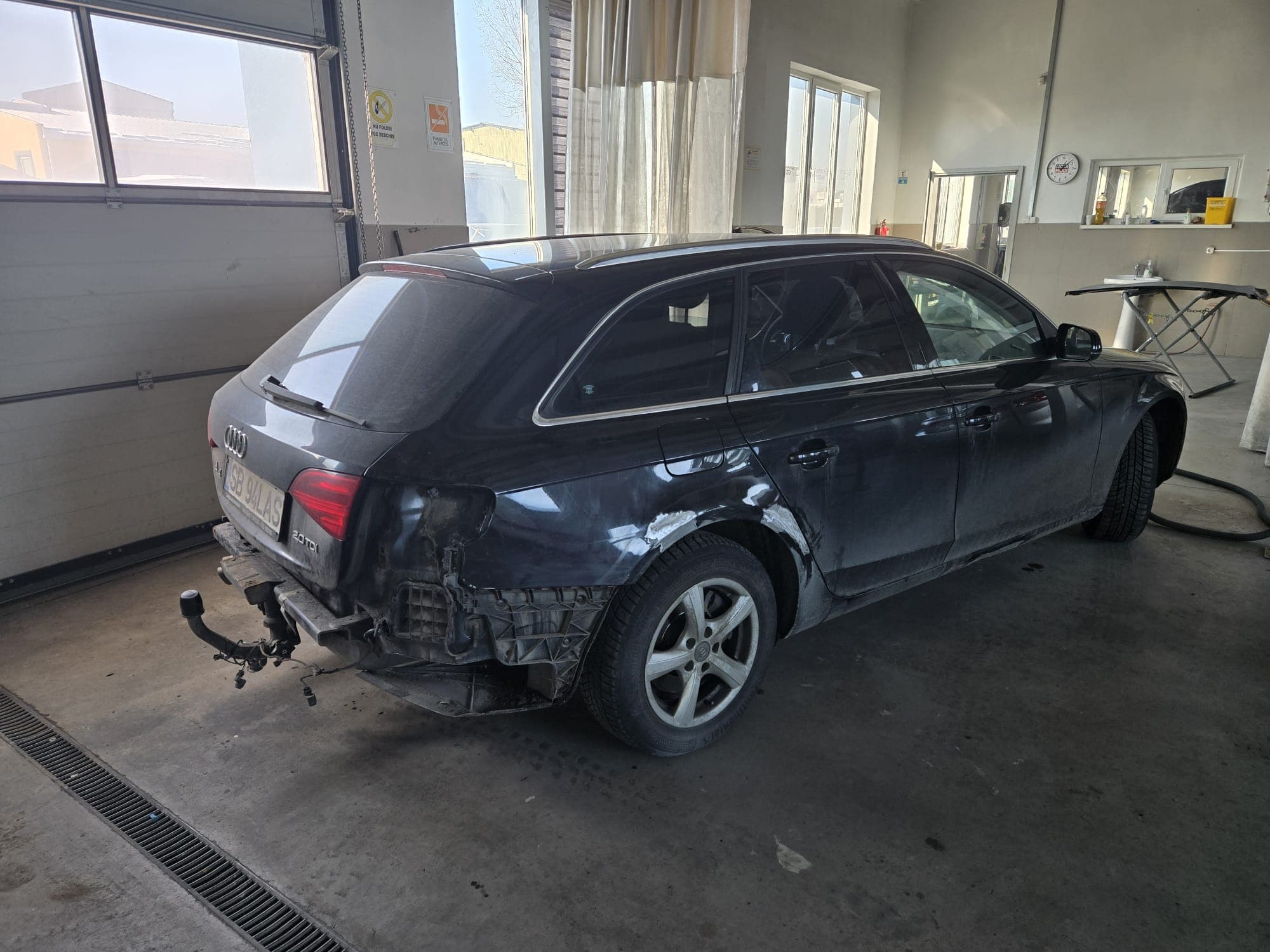 Reparații spate auto Sibiu — daună în lucru Dr. Auto