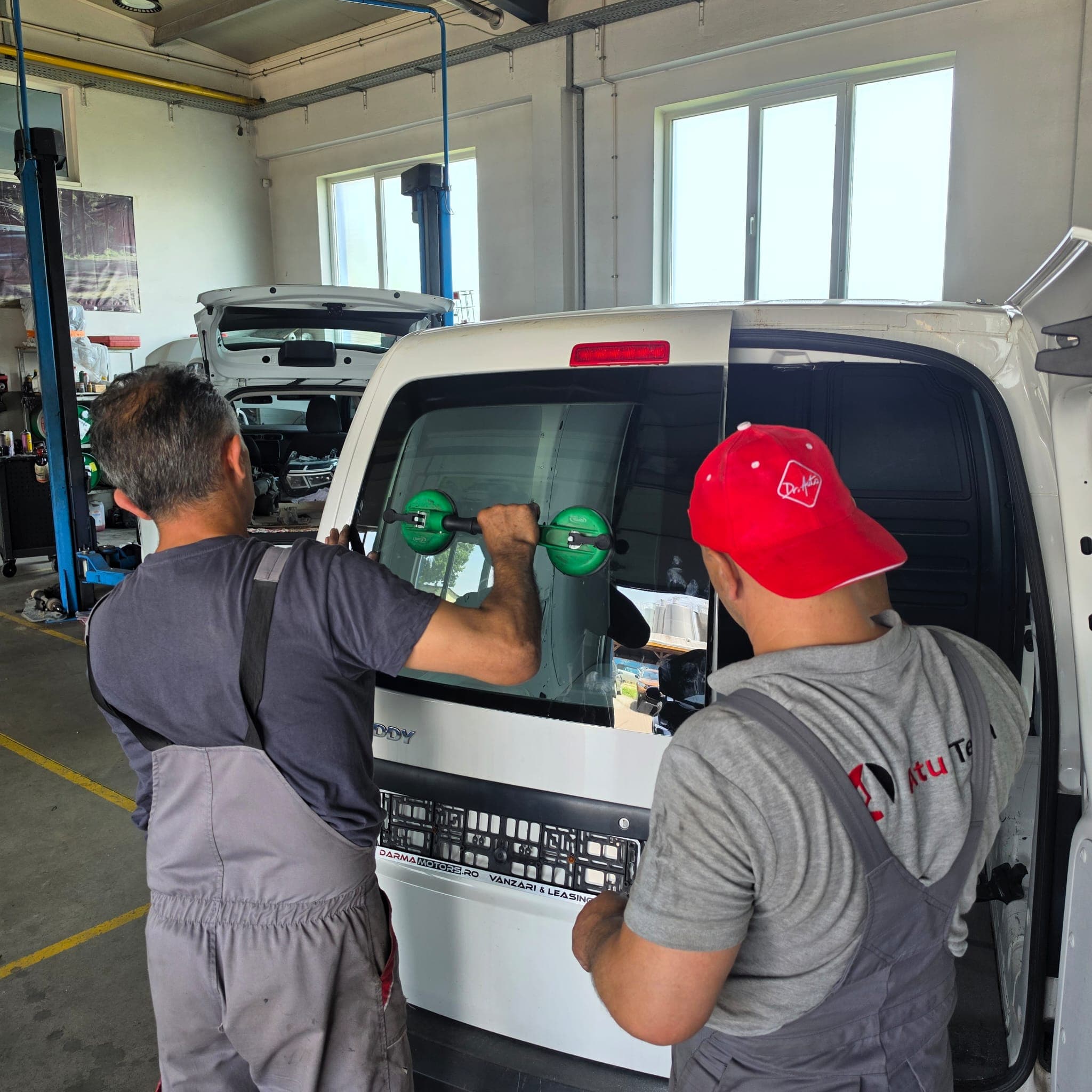 Montaj parbriz auto Sibiu — atelier premium Dr. Auto